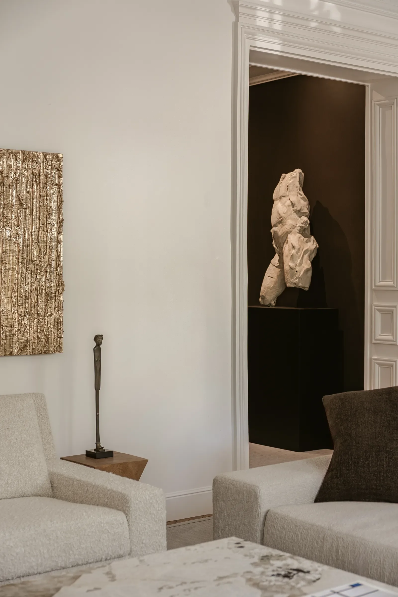 Haussmannian plasterwork meeting contemporary art